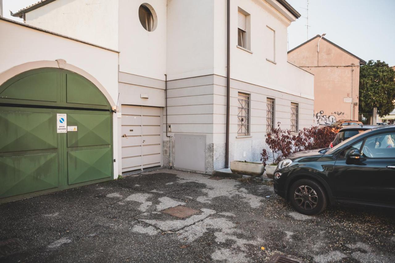 Grey House Pavia Con Box Privato Apartment Luaran gambar